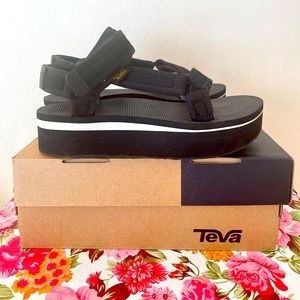 TEVA/ W Black Platform